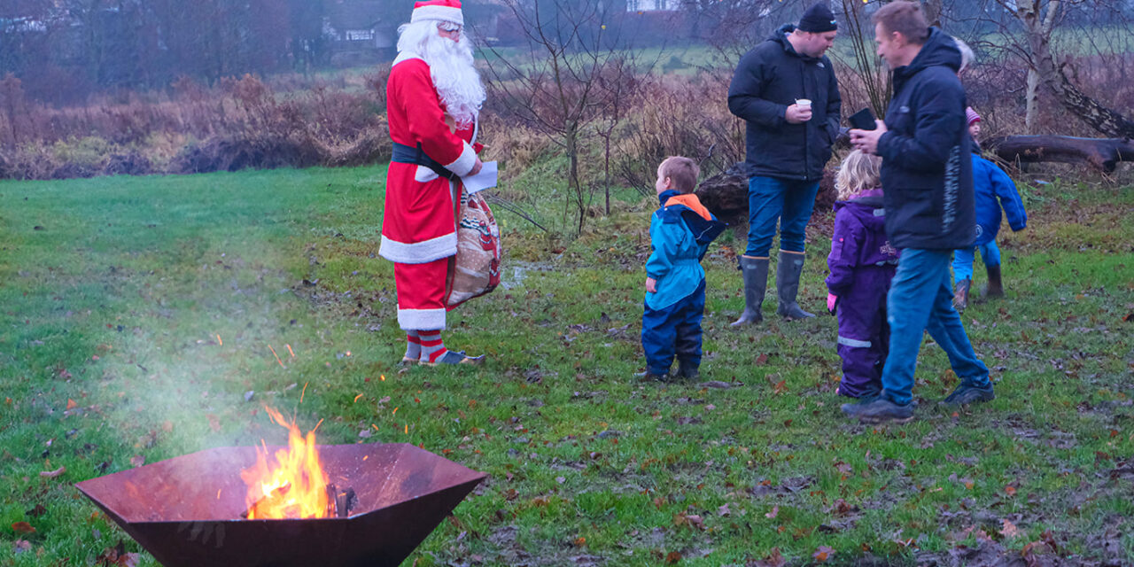 Julemanden kommer til byen og byen lyses op