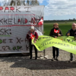 Solcellen gruppen skåler i champagne
